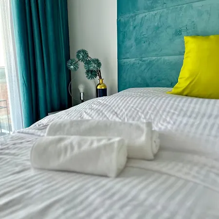 Luxury Lila טרוגיר