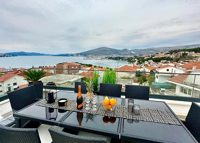 Luxury Lila Apartman